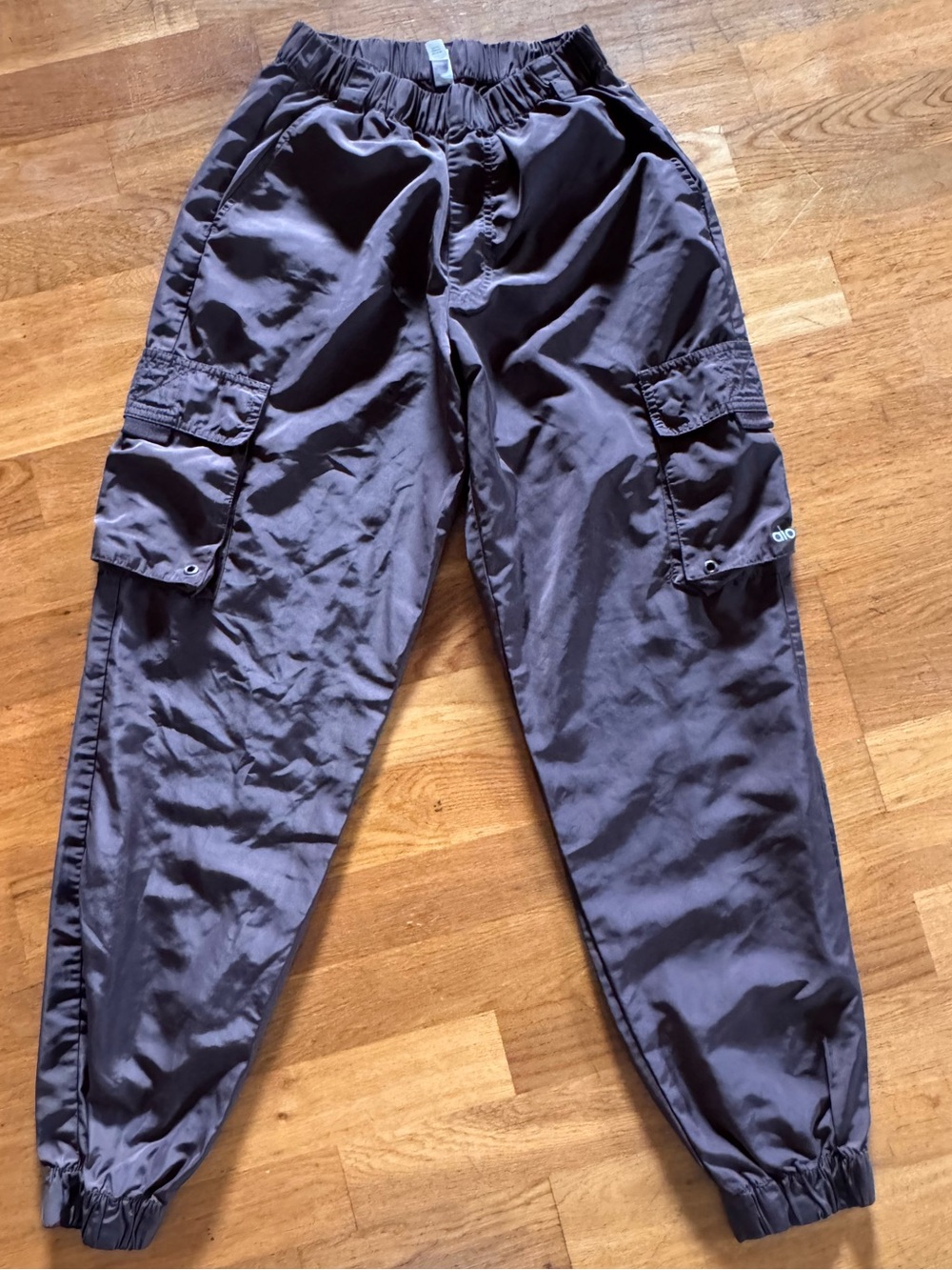 ALO IT GIRL PANTS SIZE SMALL
CHOCOLATE BROWN COLOR